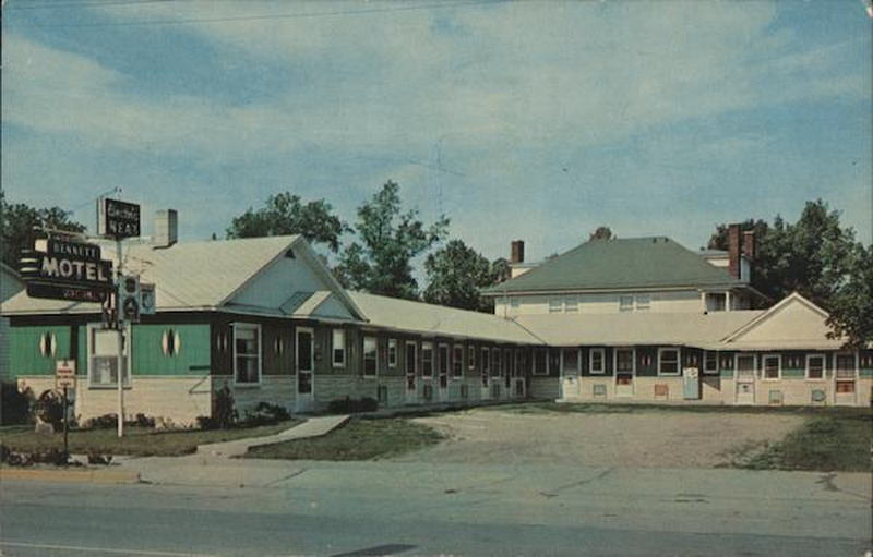 Cedar Motel (Bennett Motel, Clarks Motel) - Old Postcard (newer photo)